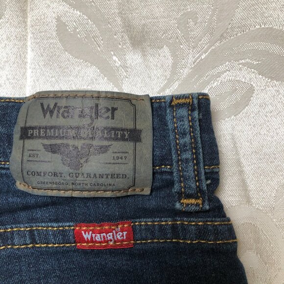 Wrangler Classic Straight Fit Jeans. Sz 16R. Adj. waistband. Like NEW Condition - Picture 4 of 9